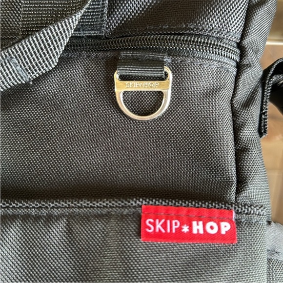 ❣️SKIP HOP BLACK DIAPER BAG ~ CONVERTIBLE SHOULDER STRAP - Picture 10 of 16